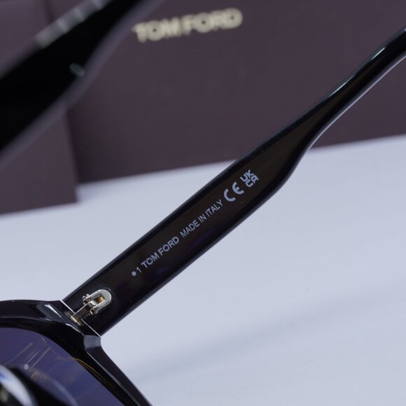 Tom Ford Nora FT0937 01D Cat Eye Sunglasses - Black/Smoke Gradient Polarized main image 9